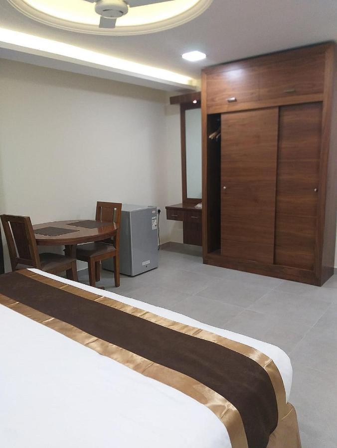 Bristol Hotel Салала Экстерьер фото
