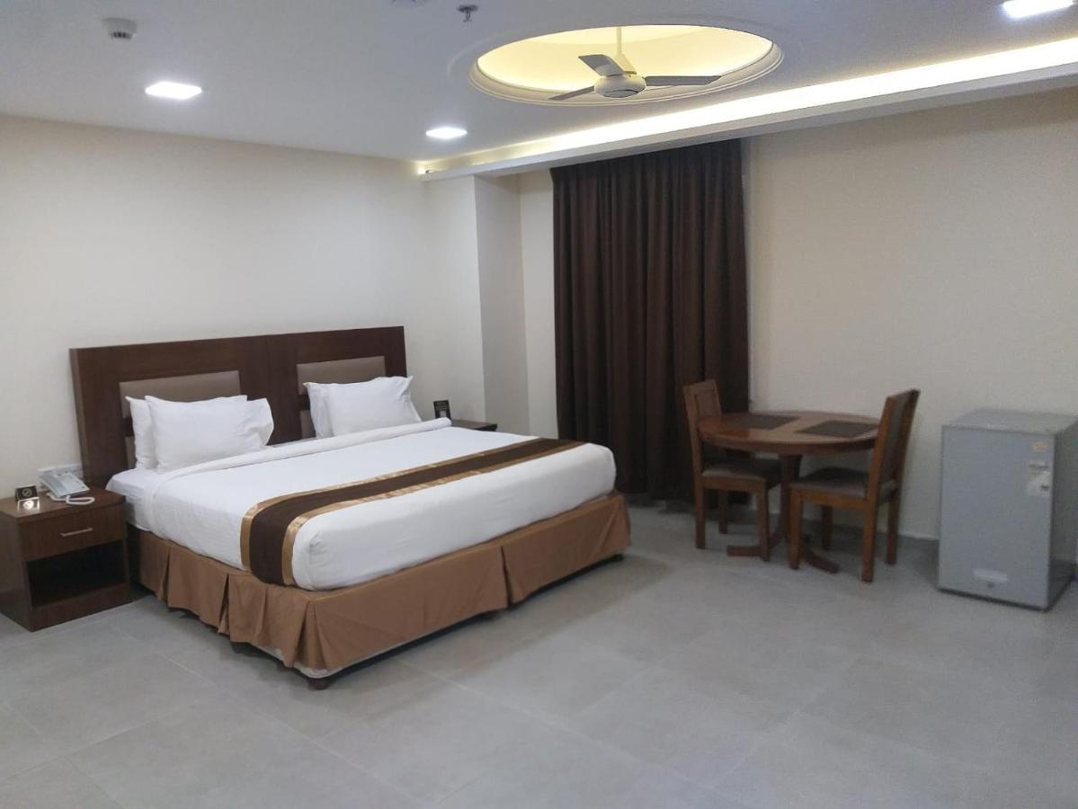Bristol Hotel Салала Экстерьер фото
