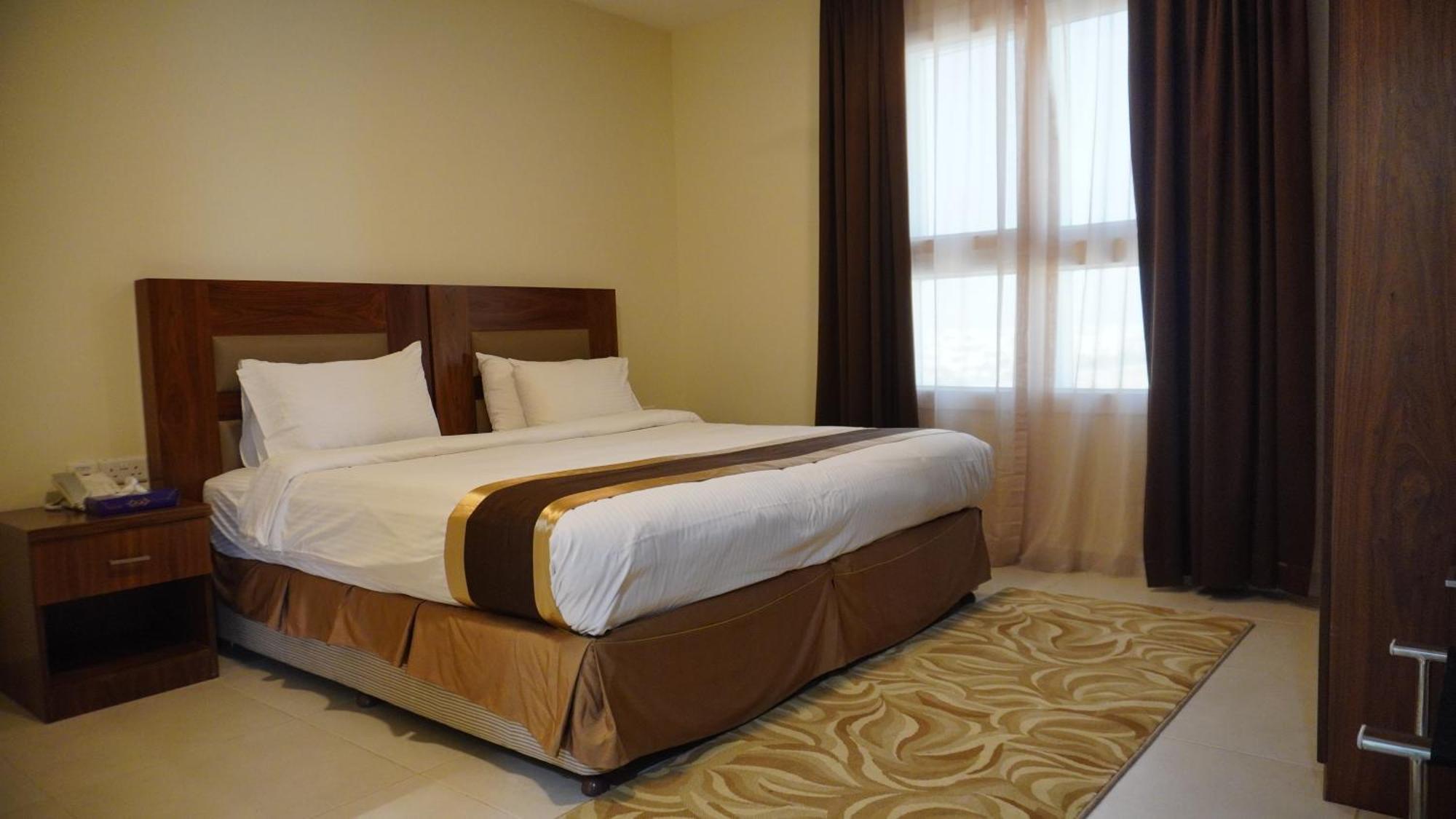 Bristol Hotel Салала Экстерьер фото