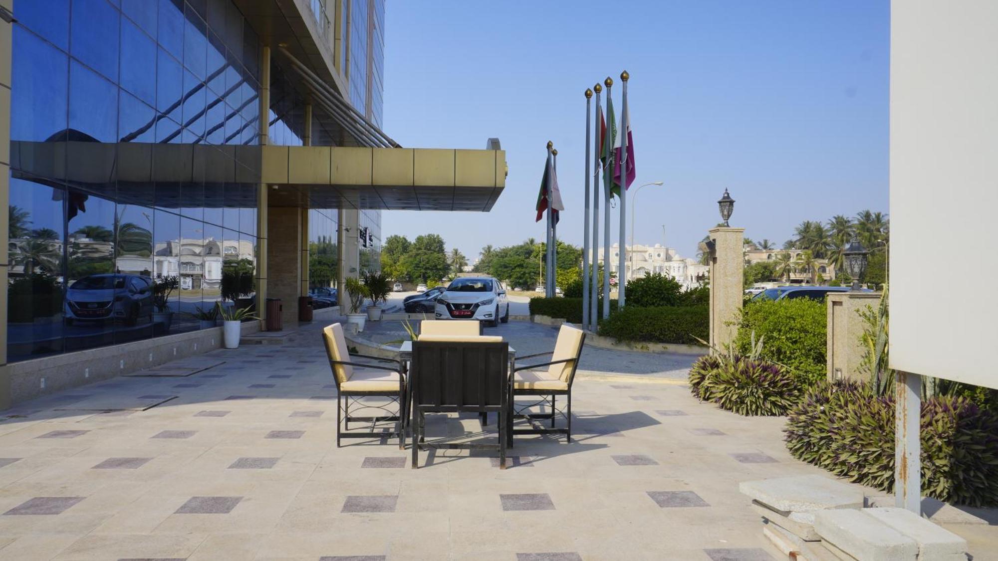 Bristol Hotel Салала Экстерьер фото