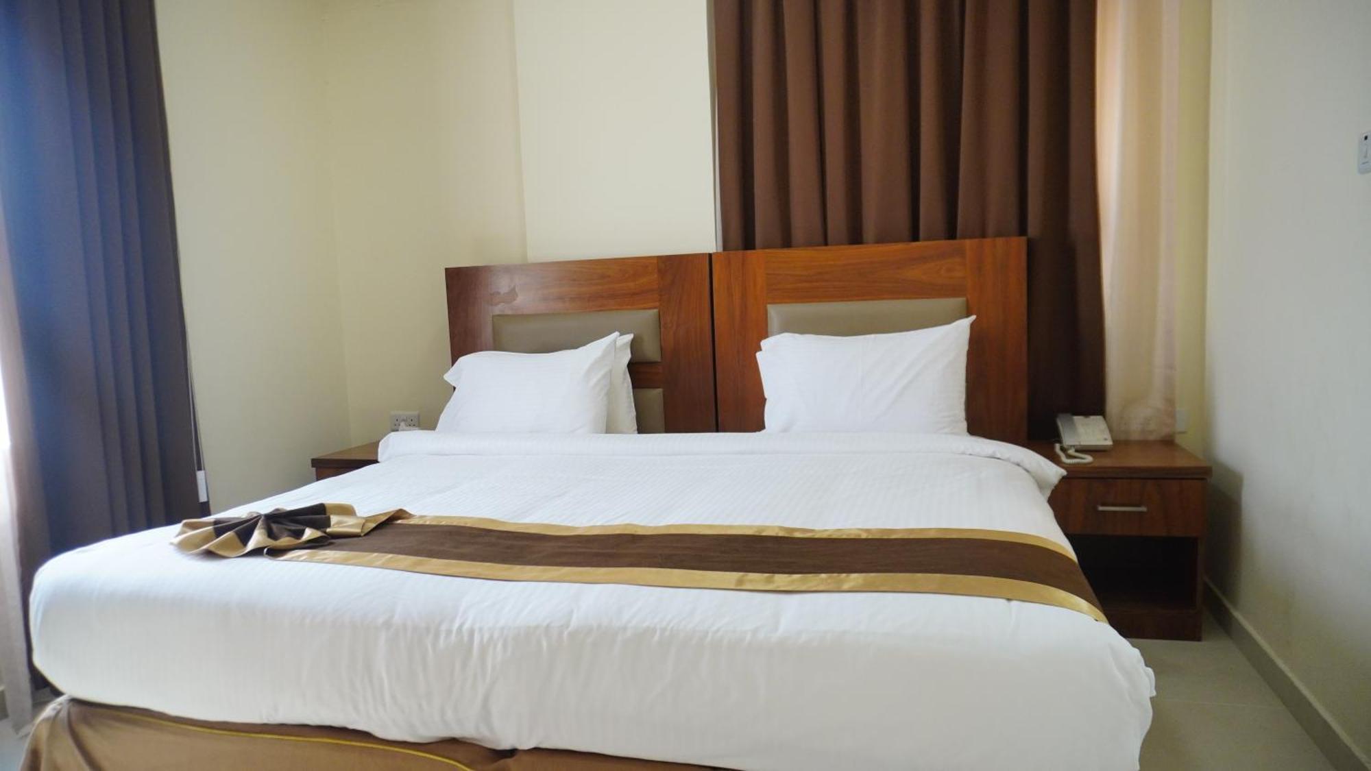 Bristol Hotel Салала Экстерьер фото