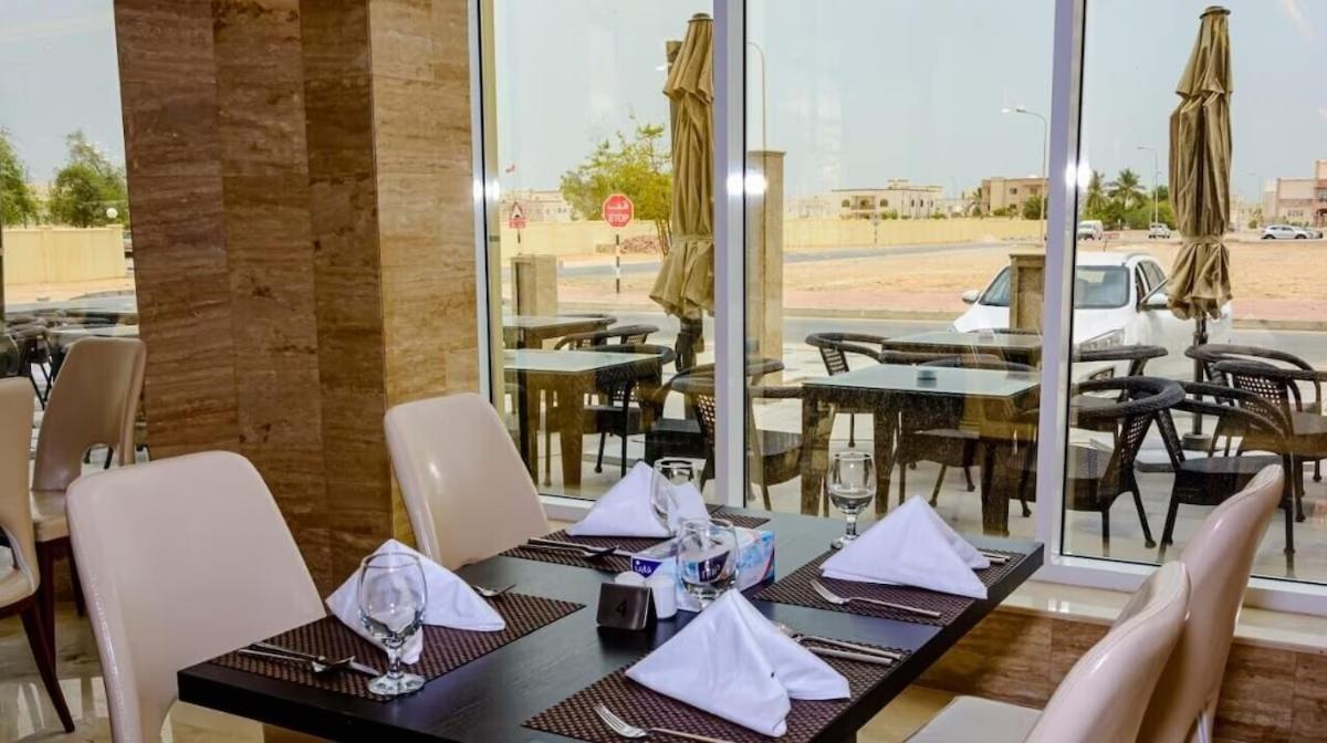Bristol Hotel Салала Экстерьер фото