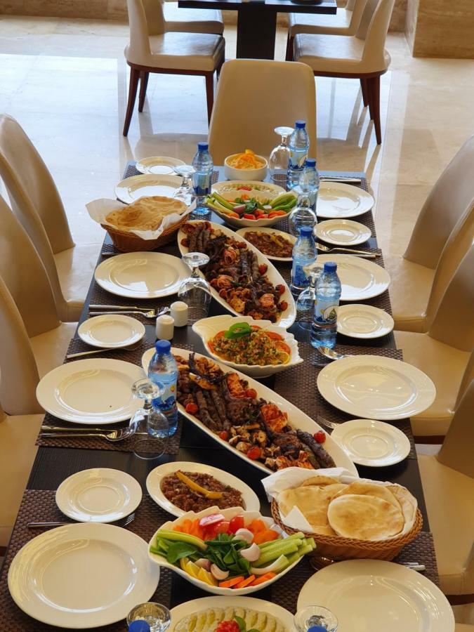 Bristol Hotel Салала Экстерьер фото